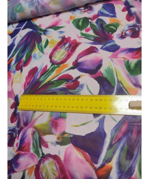 Delikatna cienka tkanina szyfon - wzór w kolorowe tulipany